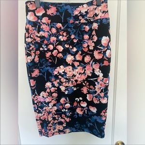 Stretchy floral pencil skirt